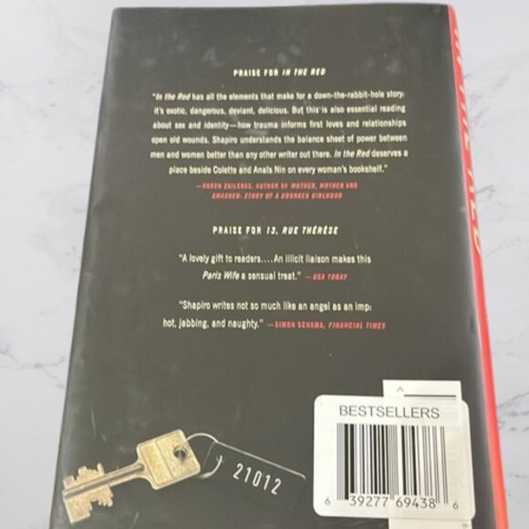 In the Red - Elena Mauli Shapiro Hardback - Picture 4 of 4